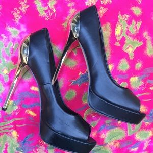 ALDO chrome leather heels with peep toe size 9
